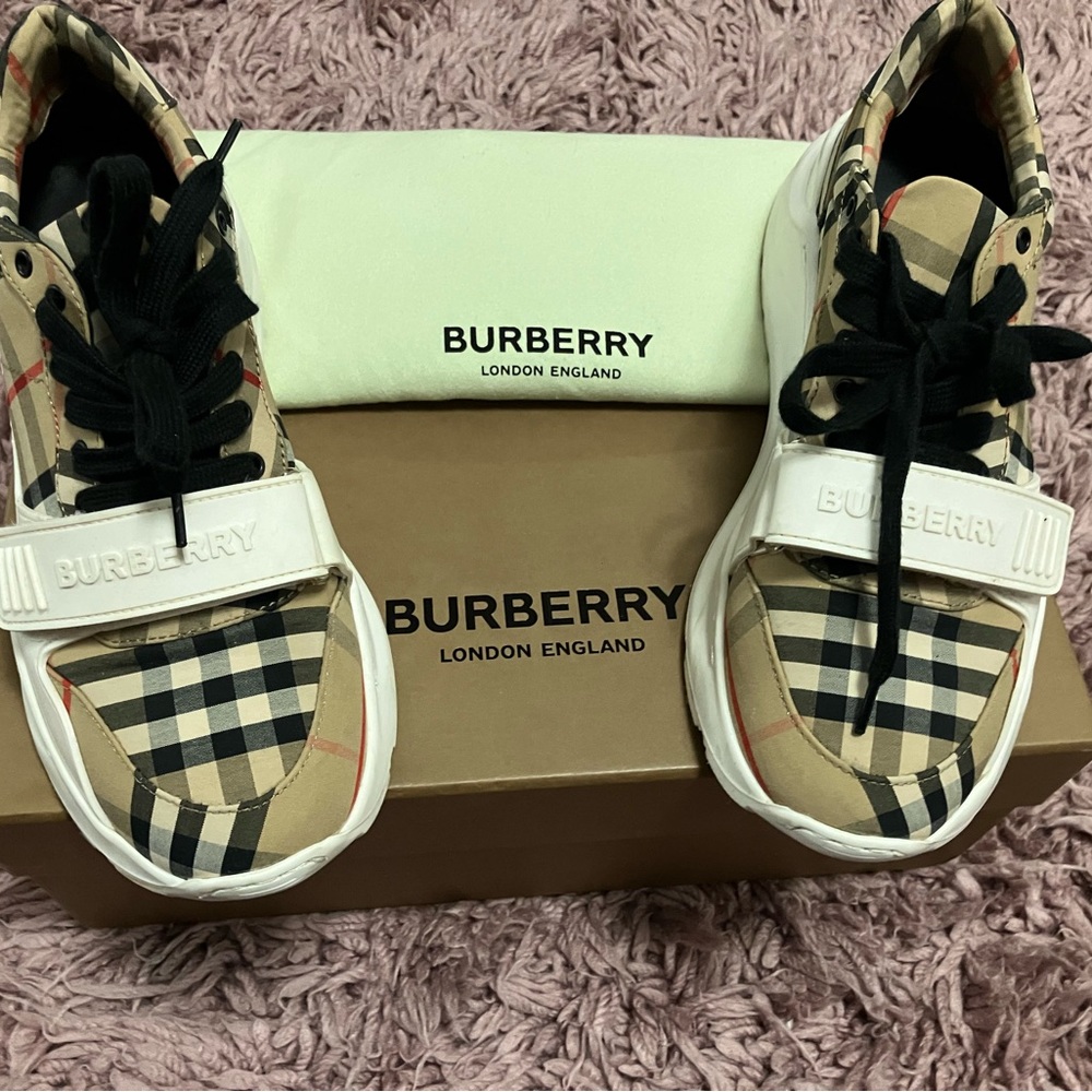 Lightly worn Burberry sneakers